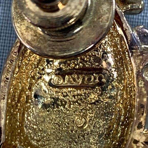 Shiny Gold Kangaroo Brooch - Picture 4 of 4